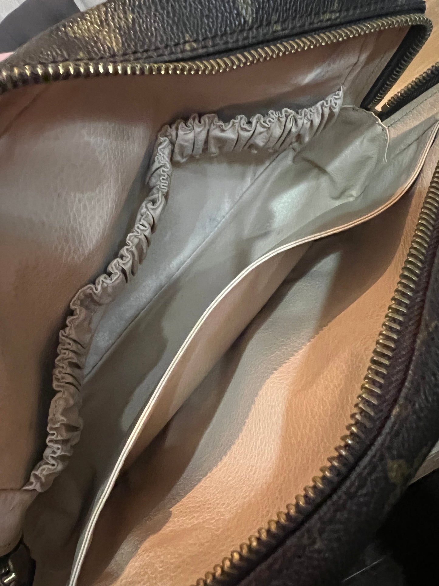 Louis Vuitton Monogram Trousse 23