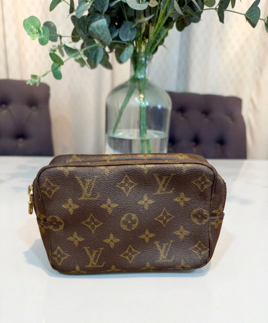 Louis Vuitton Monogram Trousse 18