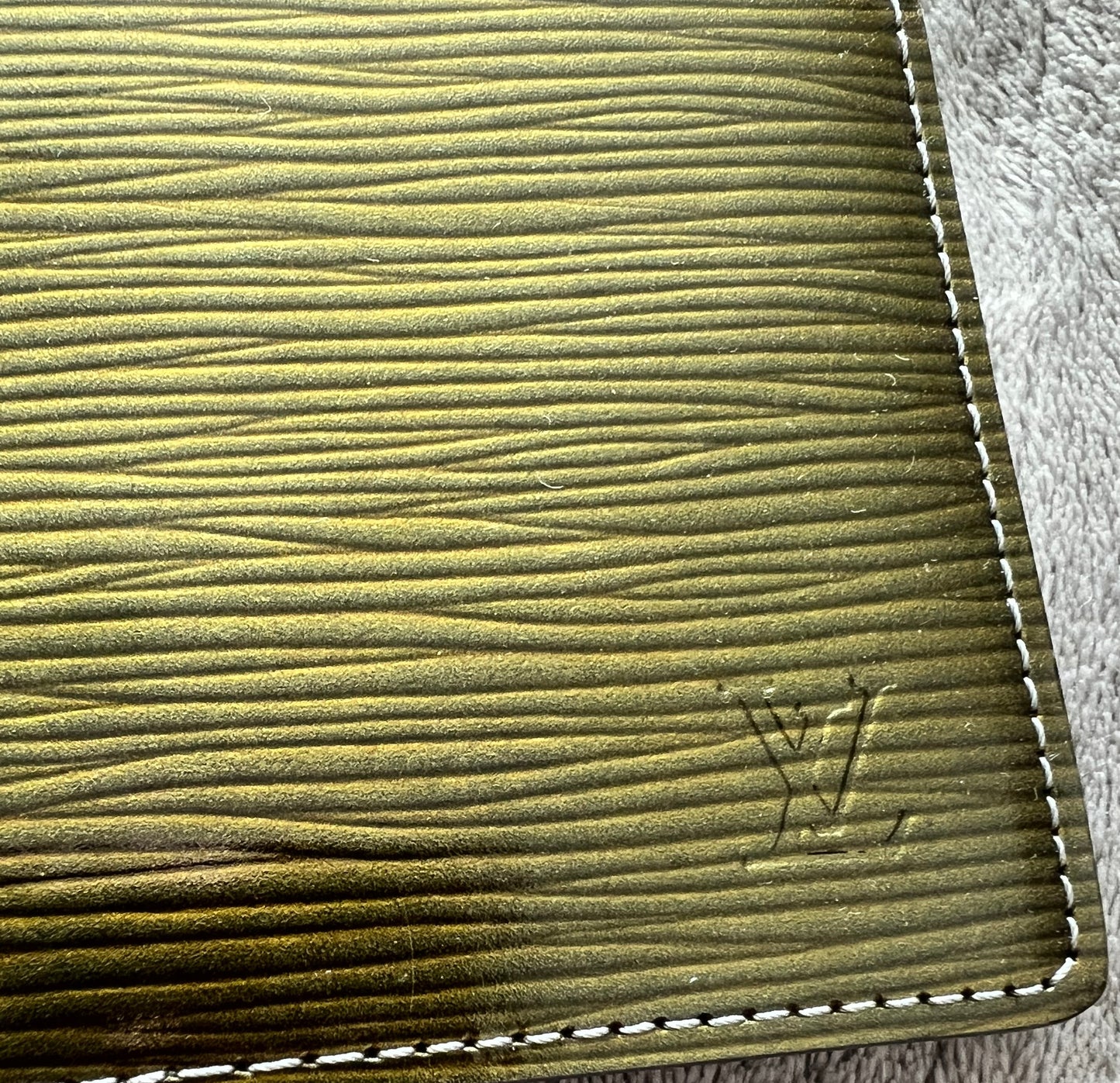 Louis Vuitton Olive Epi Agenda