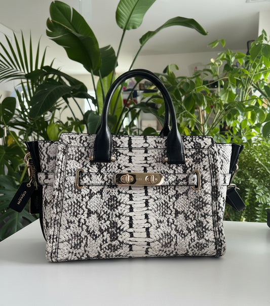 Coach Leather Swagger 27