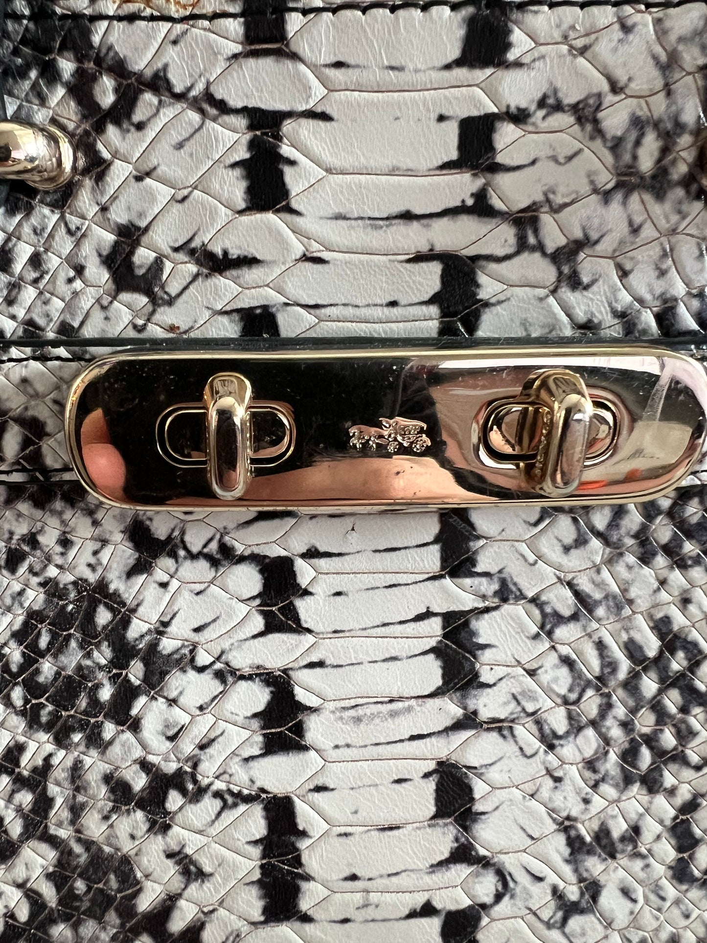 Coach Leather Swagger 27