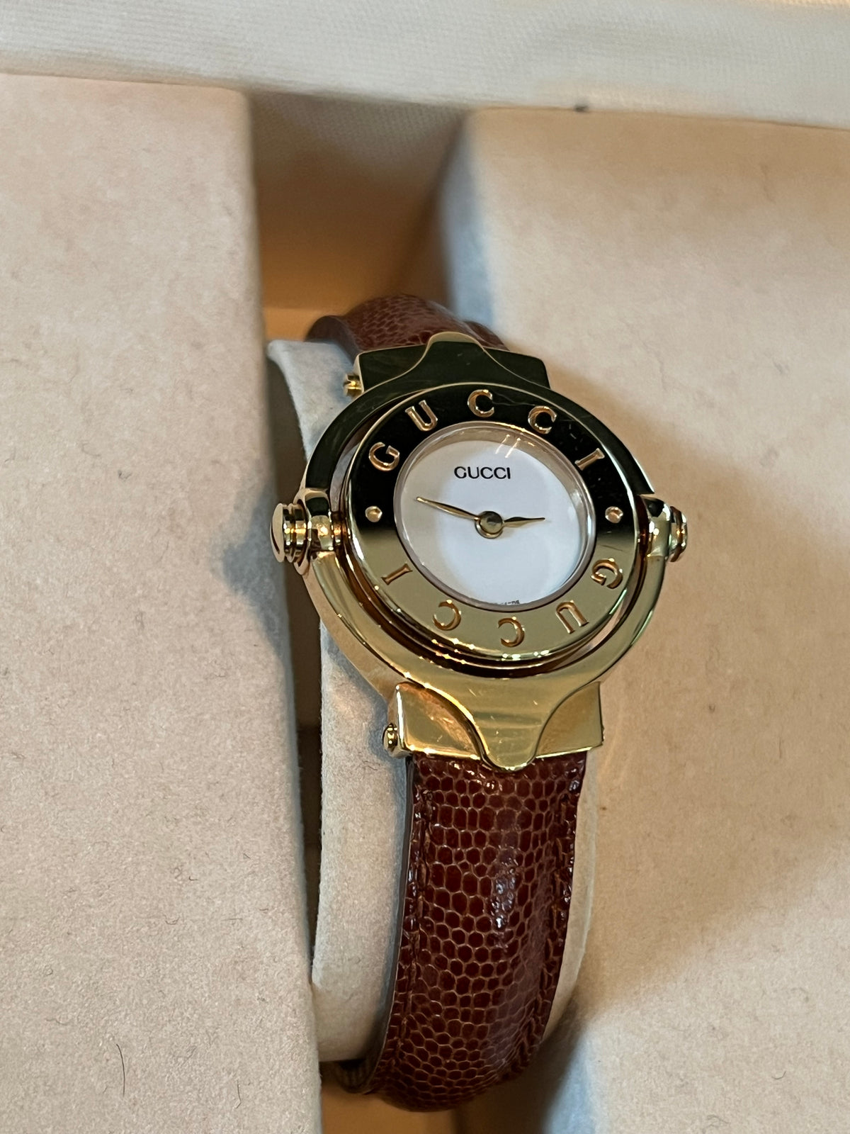 Gucci Vintage 6600 Series Watch