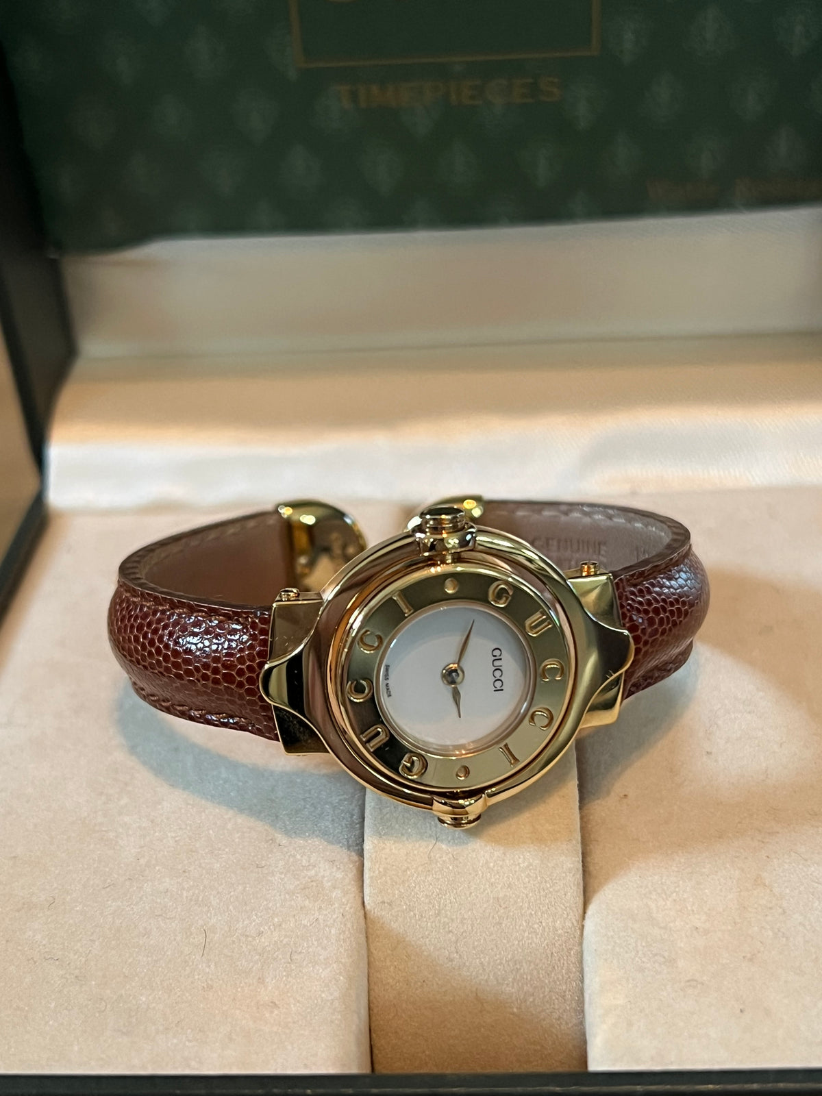 Gucci Vintage 6600 Series Watch
