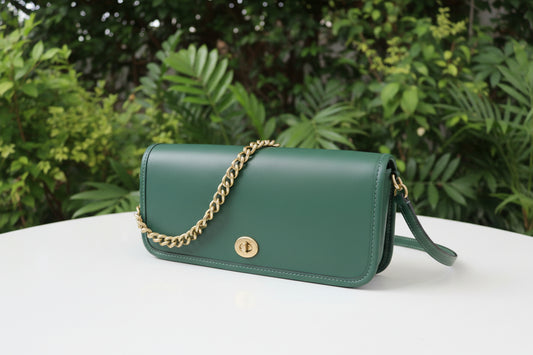 PREVIEW-DROP NEXT TIKTOK LIVE-Coach Glovetanned Leather Dinky Bag