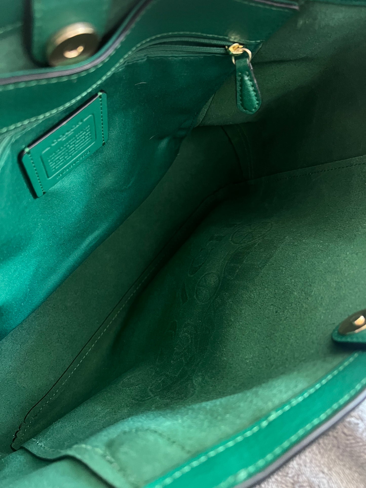 PREVIEW-DROP NEXT TIKTOK LIVE-Coach Colorblock Horse & Carriage Embossed Tote